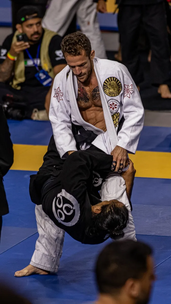 Atleta da Six Blades Sudoeste em combate de Jiu-Jitsu